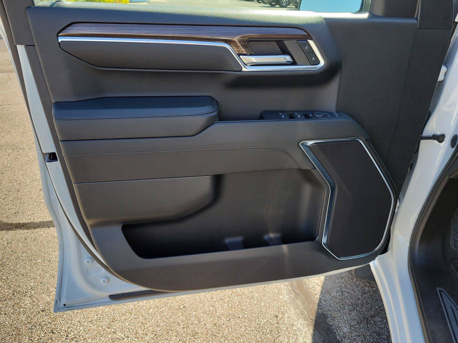 Used 2023 Chevrolet Silverado 1500 LT AWD/4WD image 18
