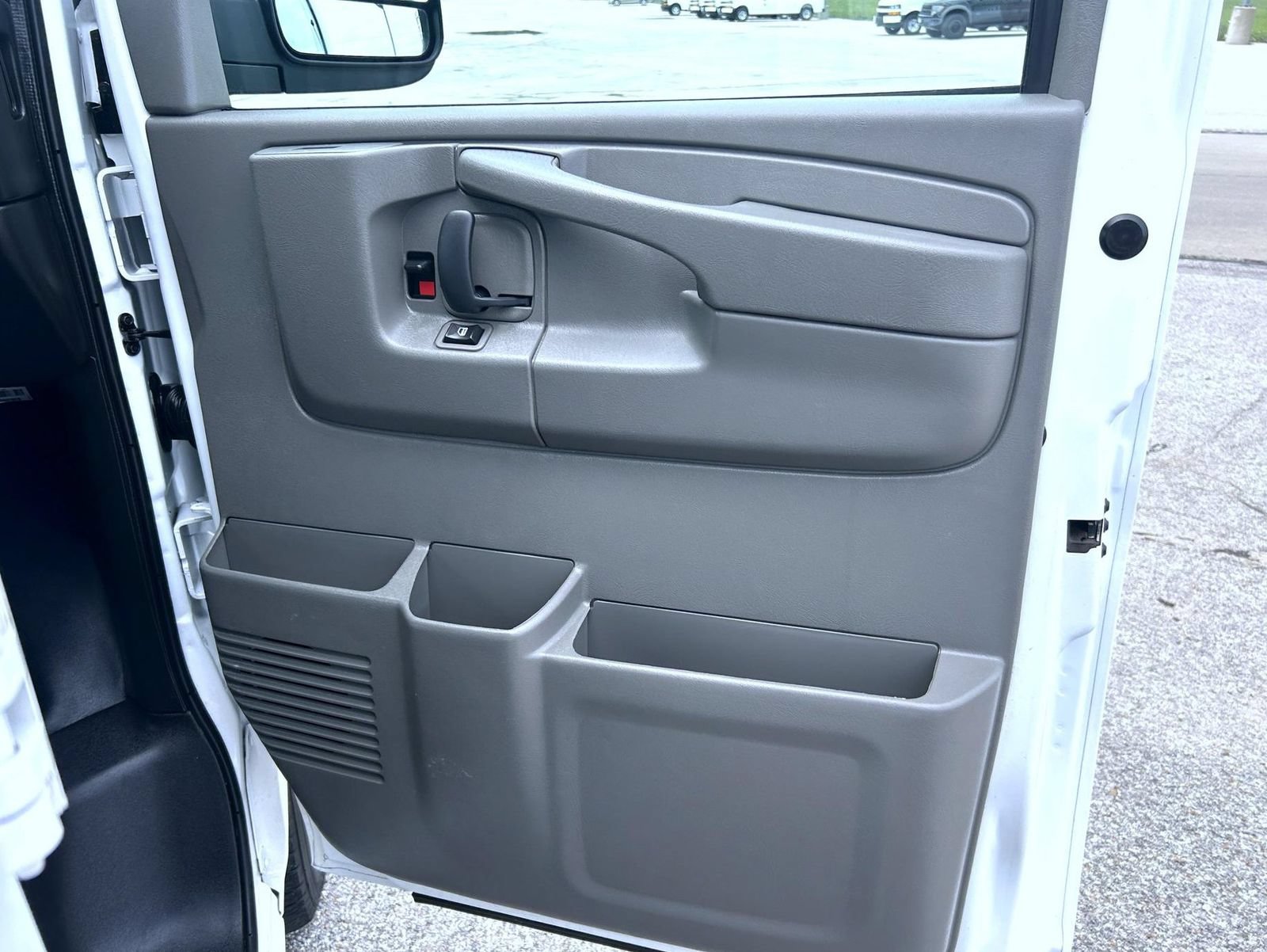 Used 2014 Chevrolet Express 1500 RWD image 16