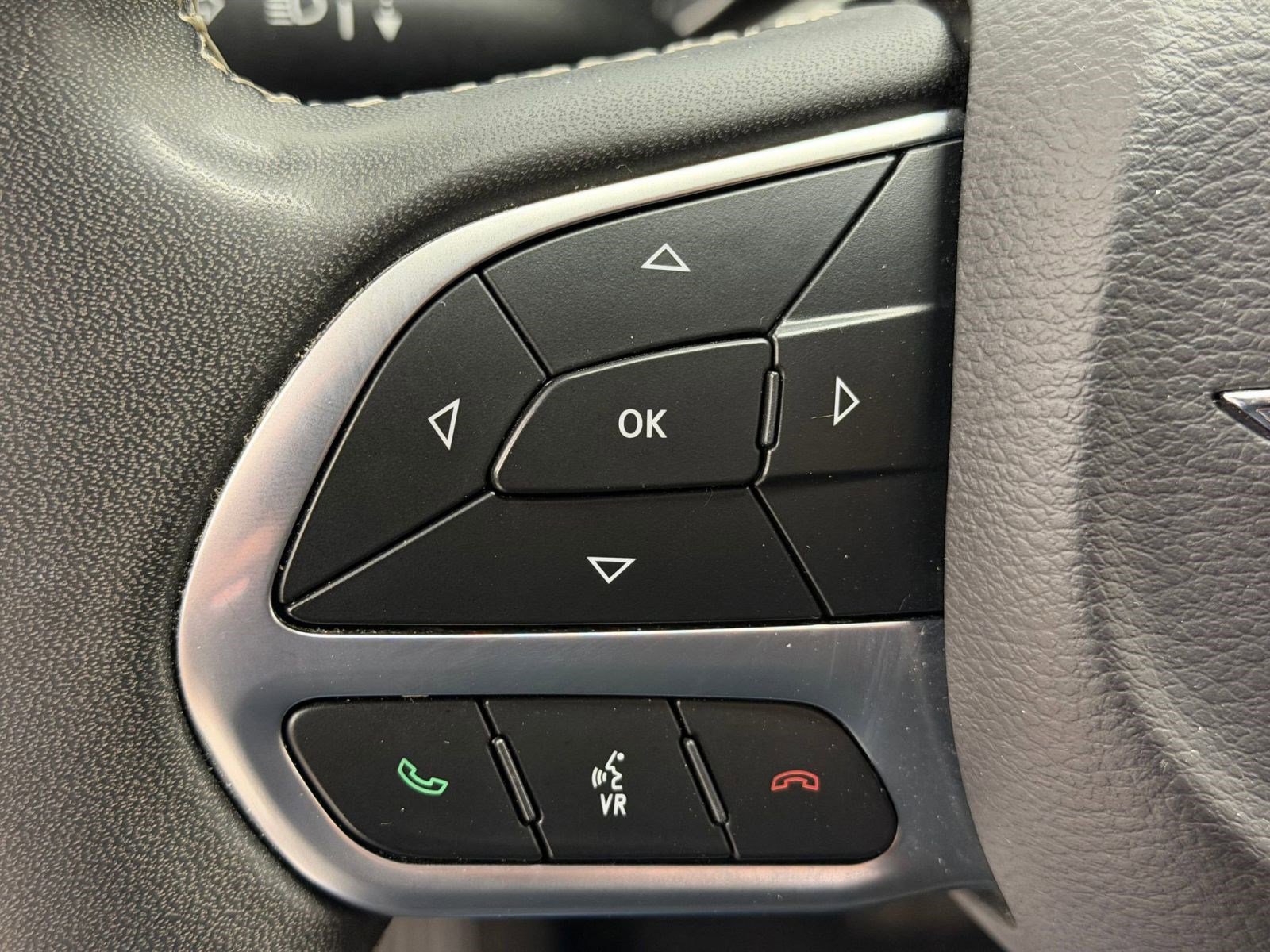 Used 2023 Chrysler Voyager LX image 13