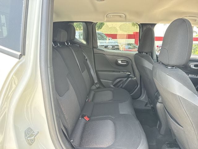Used 2023 Jeep Renegade Latitude AWD/4WD image 30