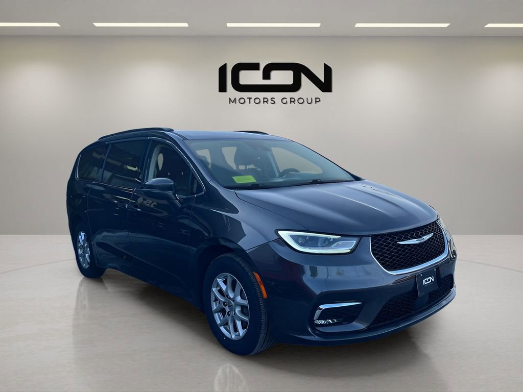 Used 2022 Chrysler Pacifica Touring-L image 8