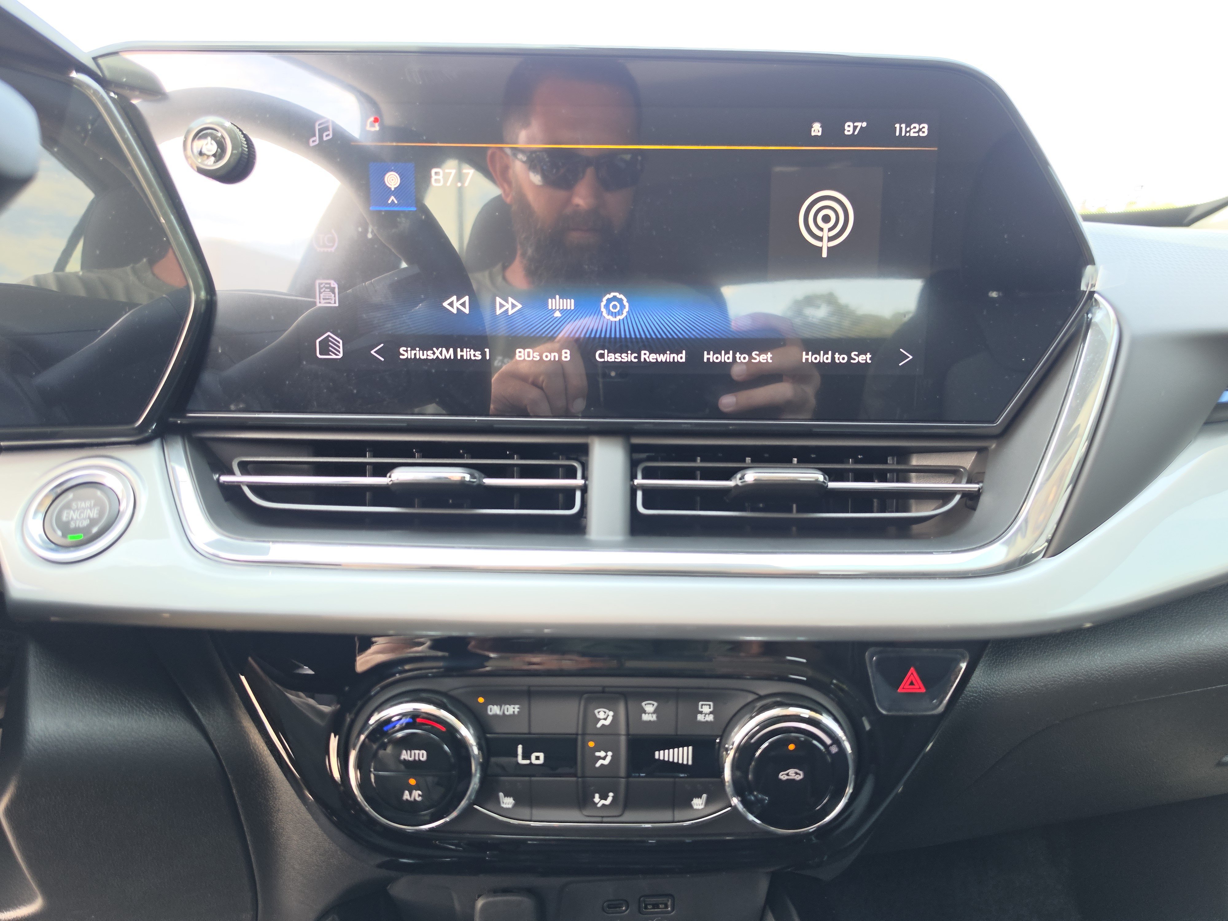 New 2026 Chevrolet Trax LT w/ Sunroof Package FWD image 27