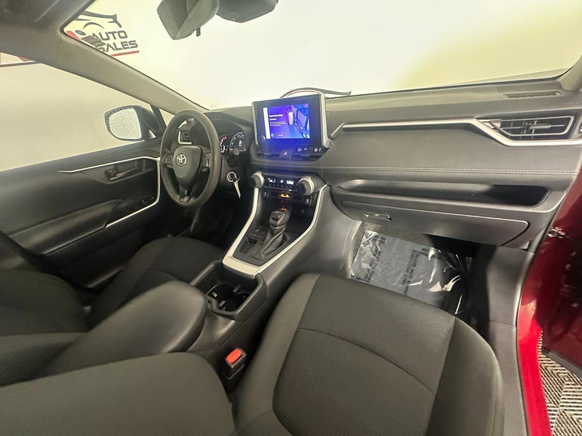 Used 2024 Toyota RAV4 LE FWD image 20