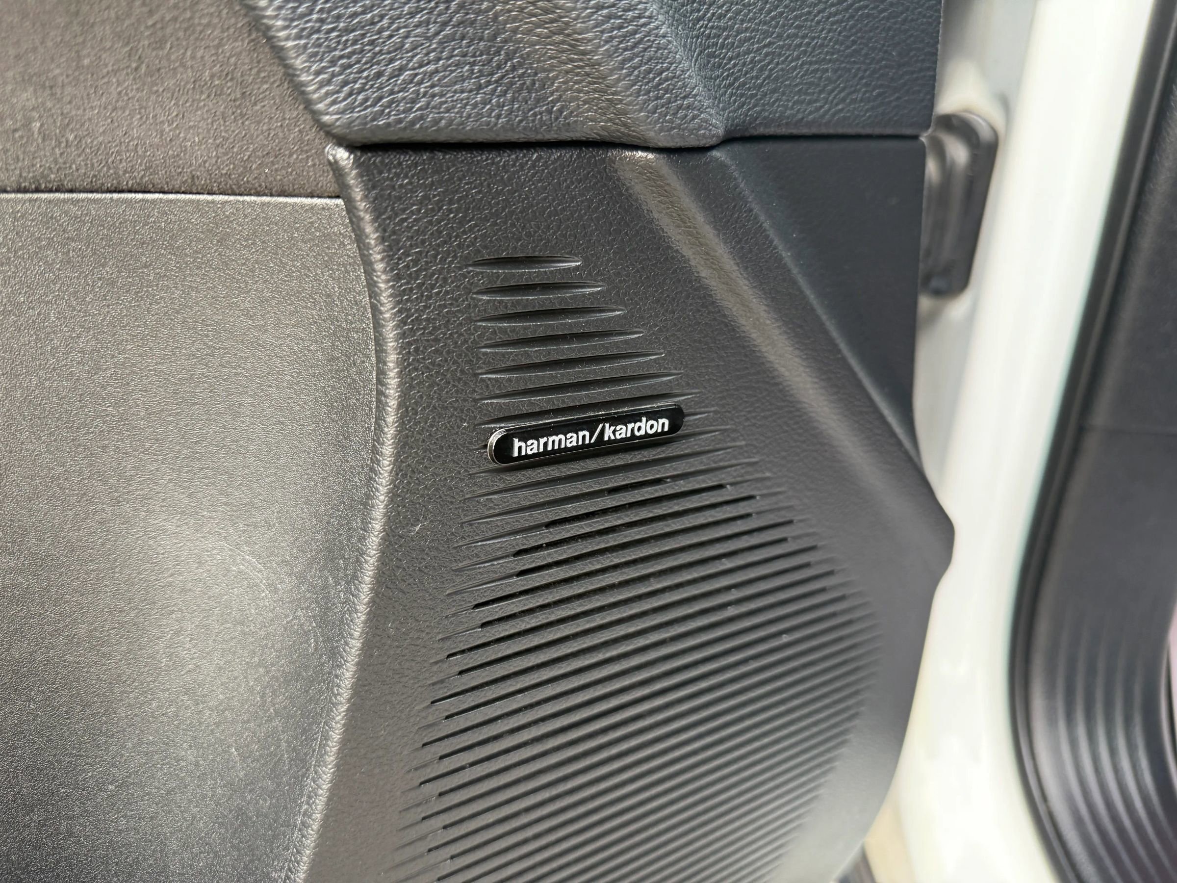 Used 2015 Dodge Challenger SRT image 21