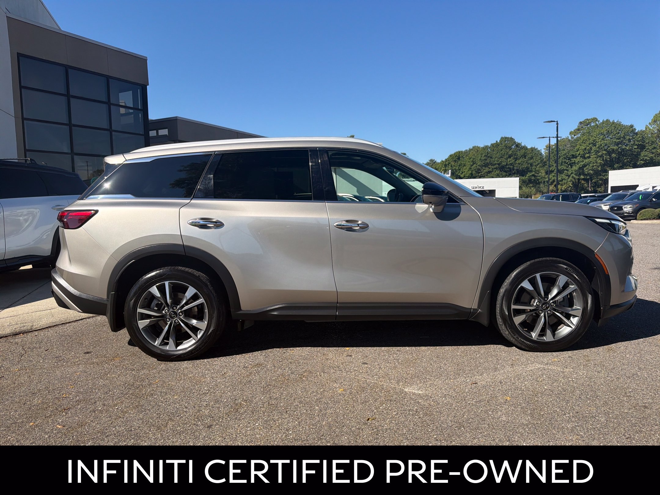 Certified 2023 INFINITI QX60 Luxe w/ Cargo Package AWD/4WD image 13