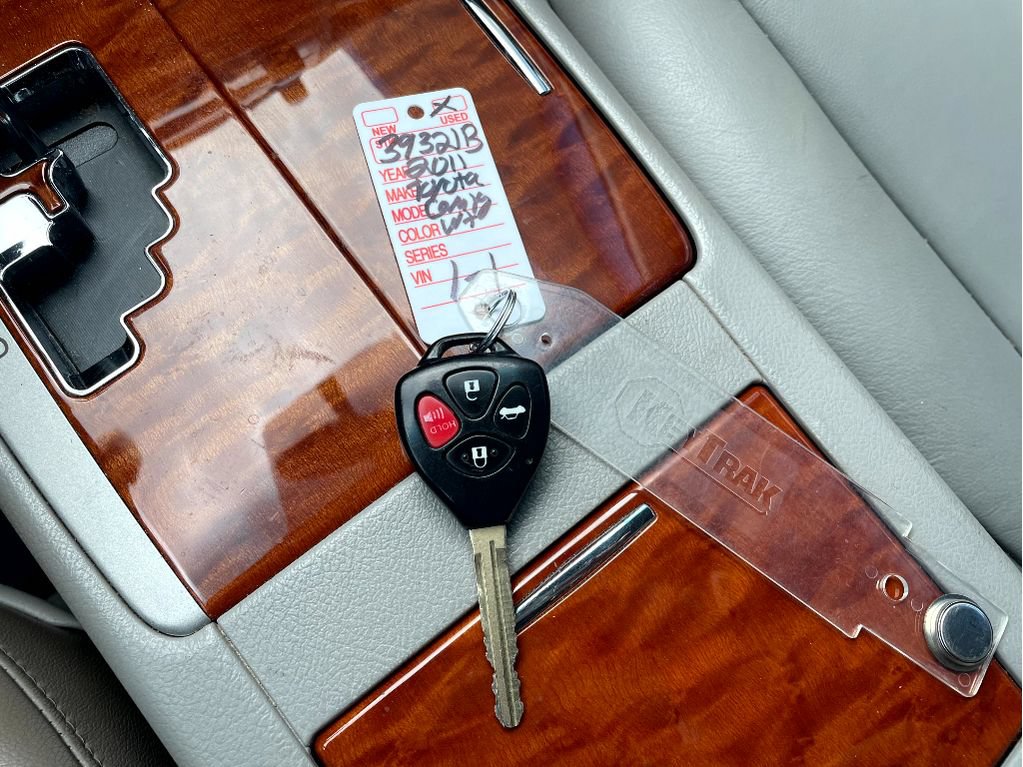 Used 2011 Toyota Camry XLE w/ XLE Extra-Value Pkg #2 FWD image 10