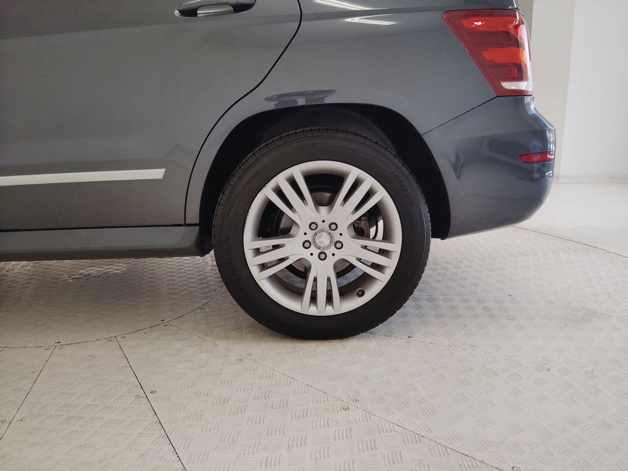 Used 2013 Mercedes-Benz GLK 350 4MATIC image 11