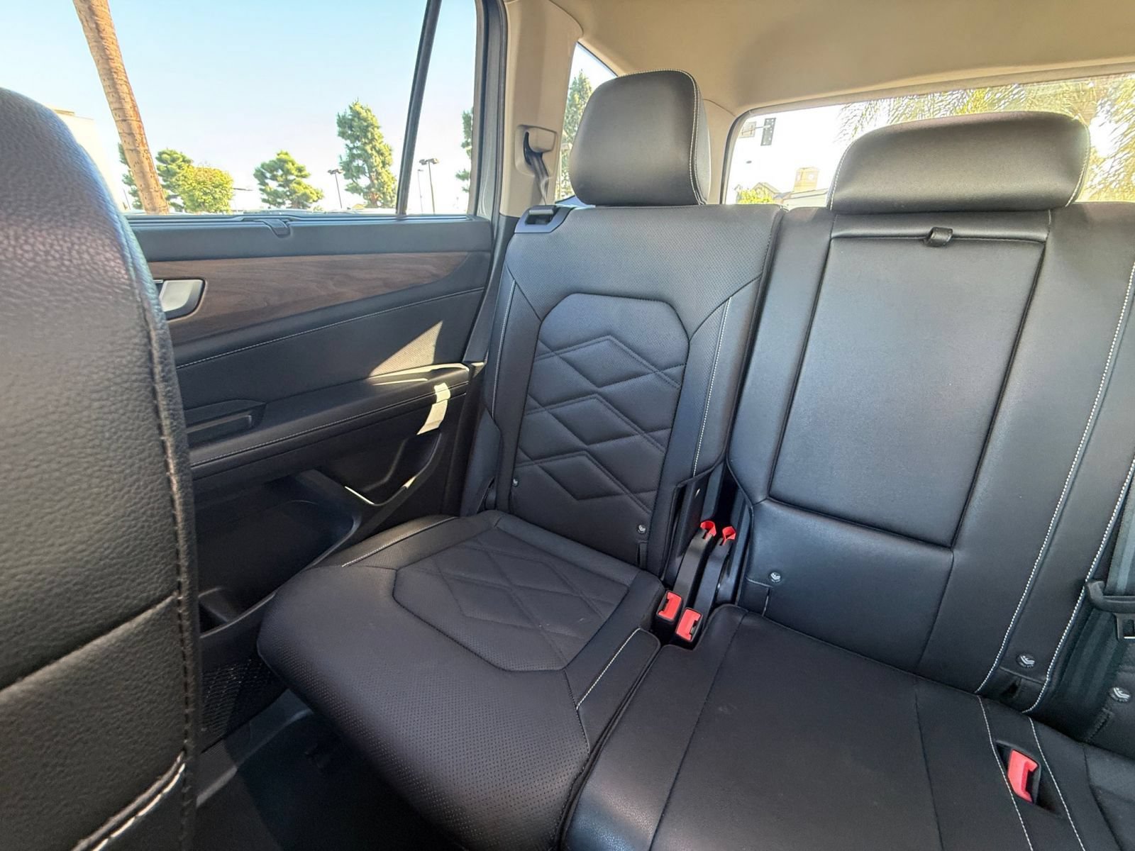 Used 2025 Volkswagen Atlas SE AWD/4WD image 39