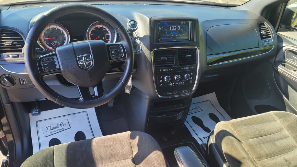 Used 2016 Dodge Grand Caravan SE FWD image 23