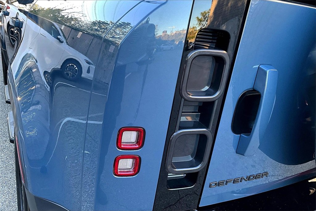 Used 2023 Land Rover Defender 110 S image 23