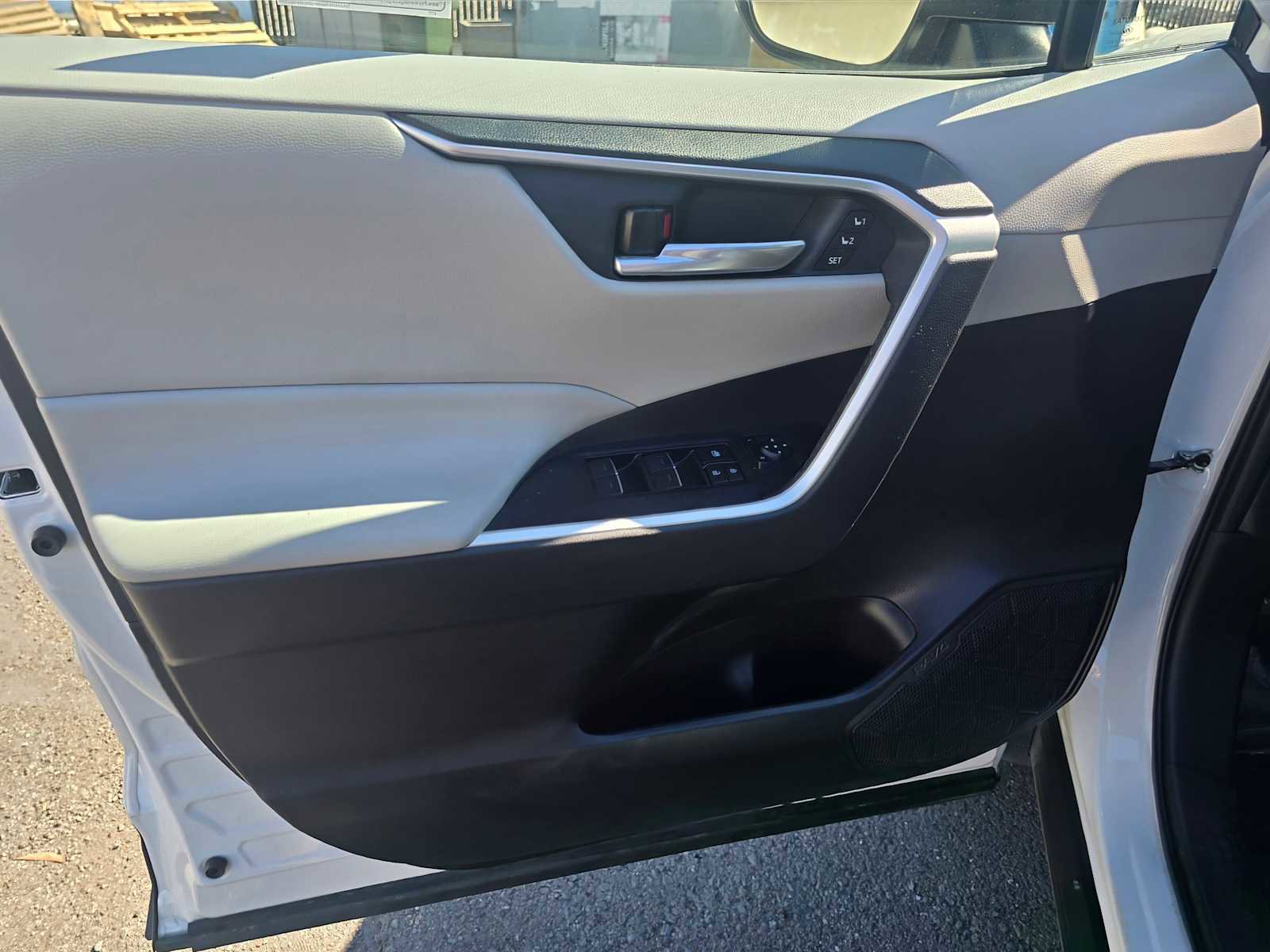 Used 2023 Toyota RAV4 XLE Premium image 24