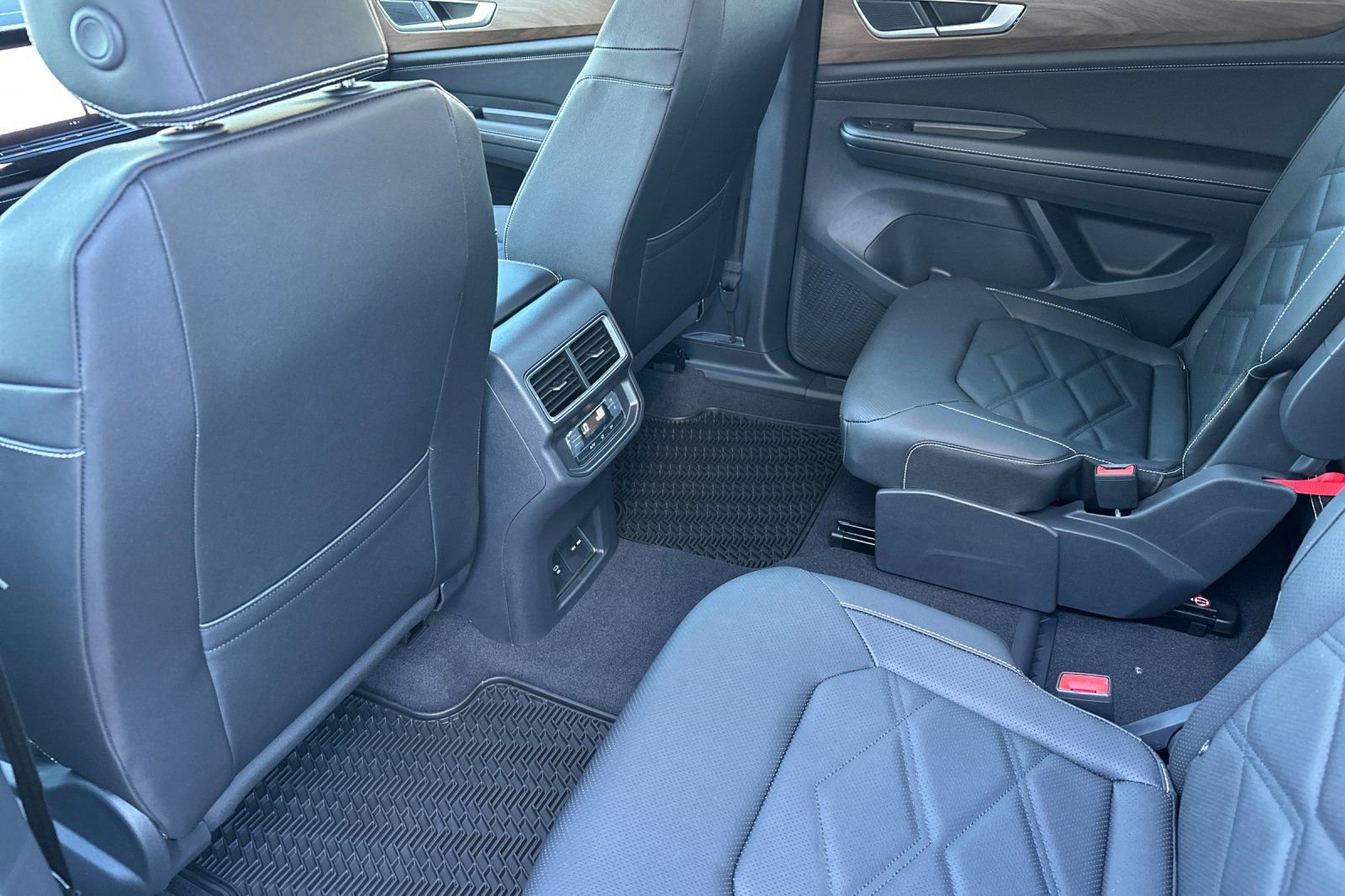 New 2026 Volkswagen Atlas SE image 11