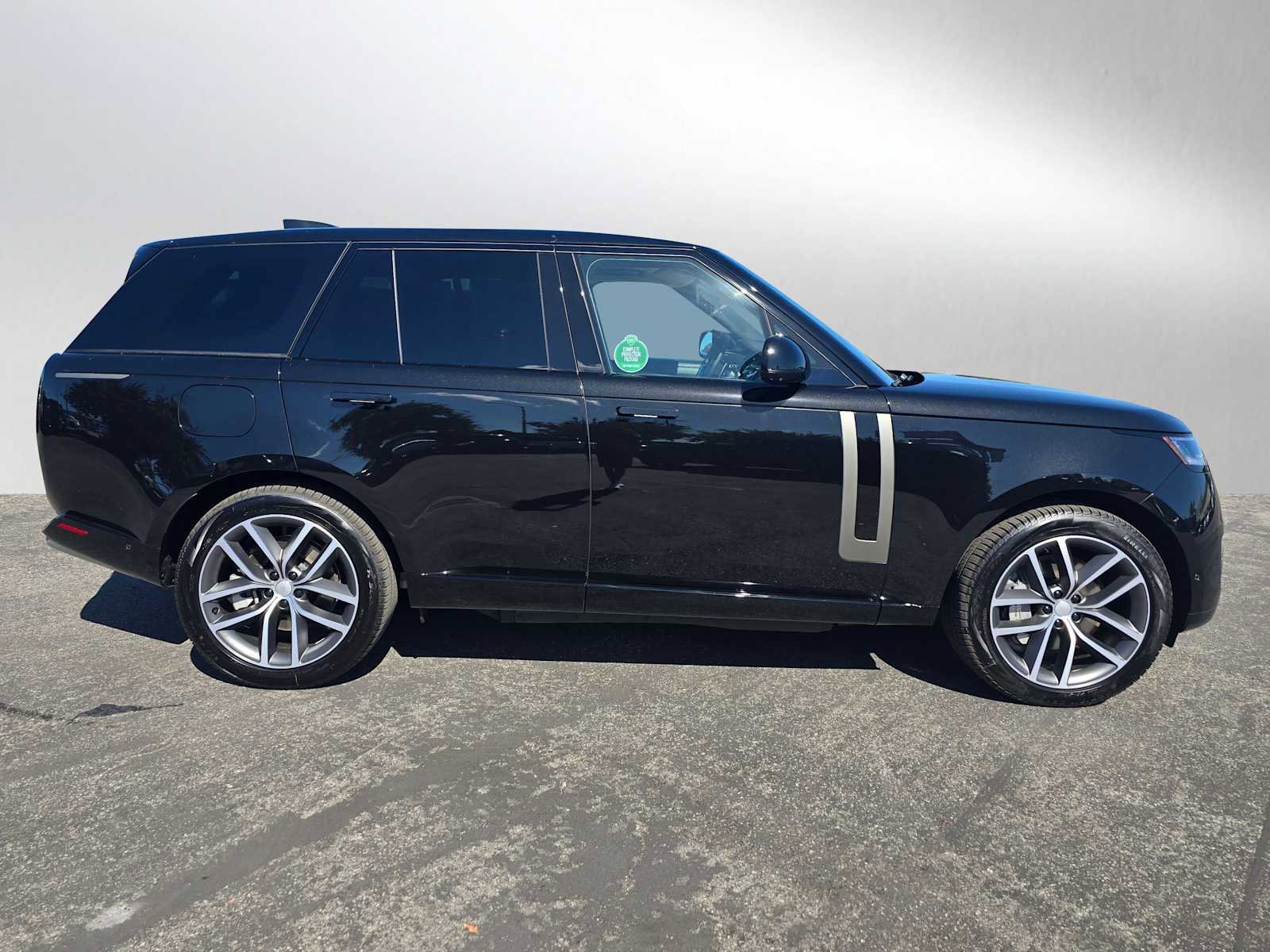 New 2025 Land Rover Range Rover SE image 2