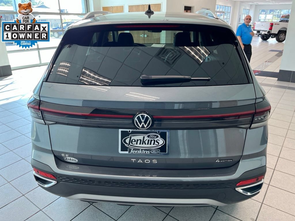 Used 2025 Volkswagen Taos SE AWD/4WD image 14