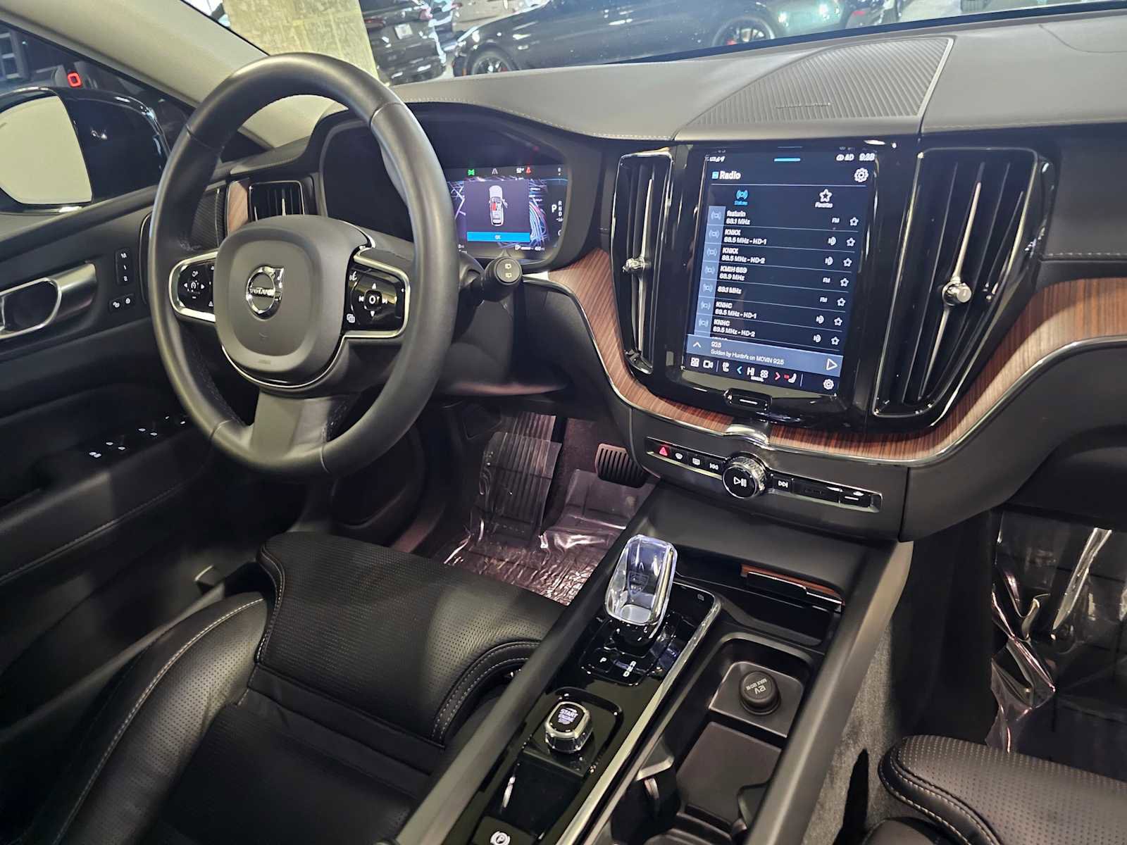 Used 2024 Volvo XC60 B5 Ultimate w/ Protection Package Premier image 39