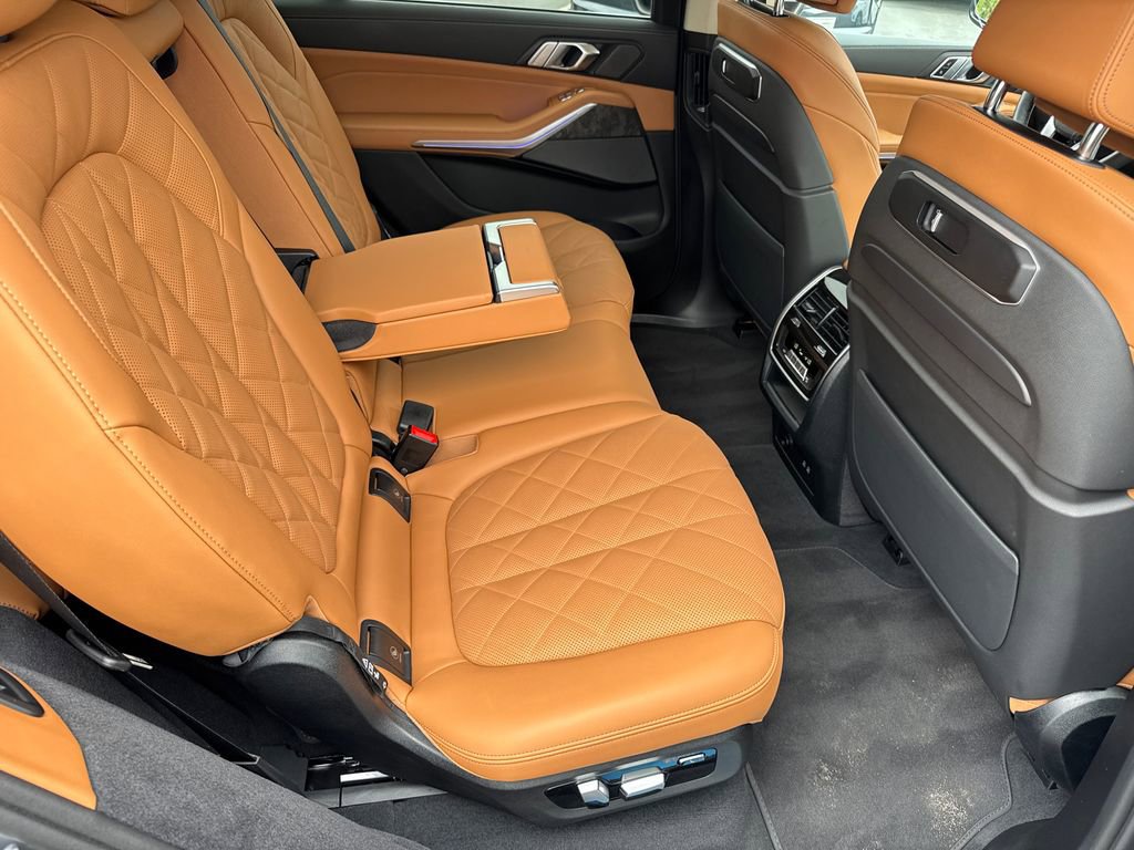 Used 2024 BMW X7 xDrive40i w/ Premium Package image 42