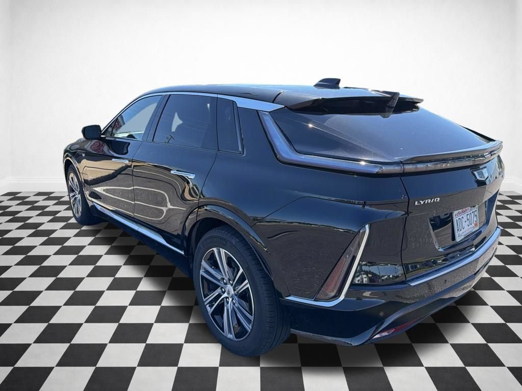 Certified 2024 Cadillac Lyriq Luxury AWD/4WD image 30