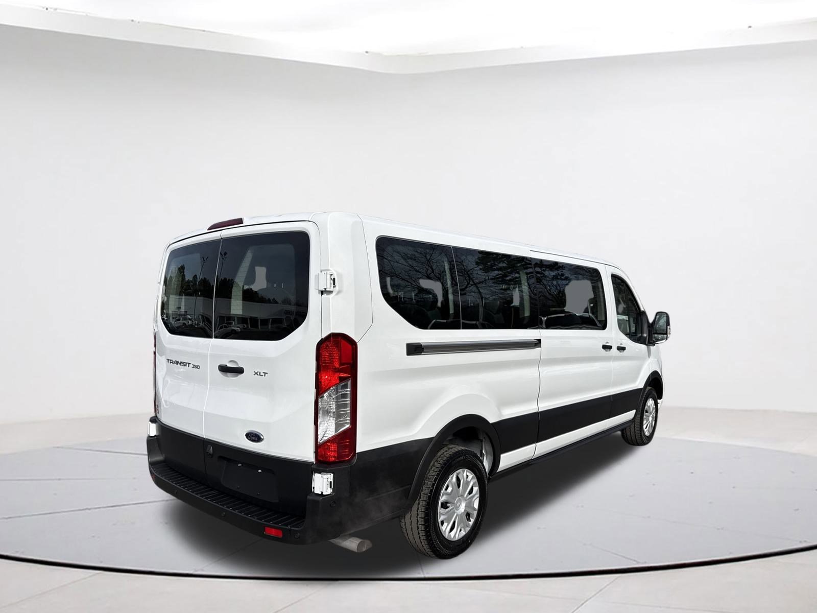 Used 2025 Ford Transit 350 XLT image 7
