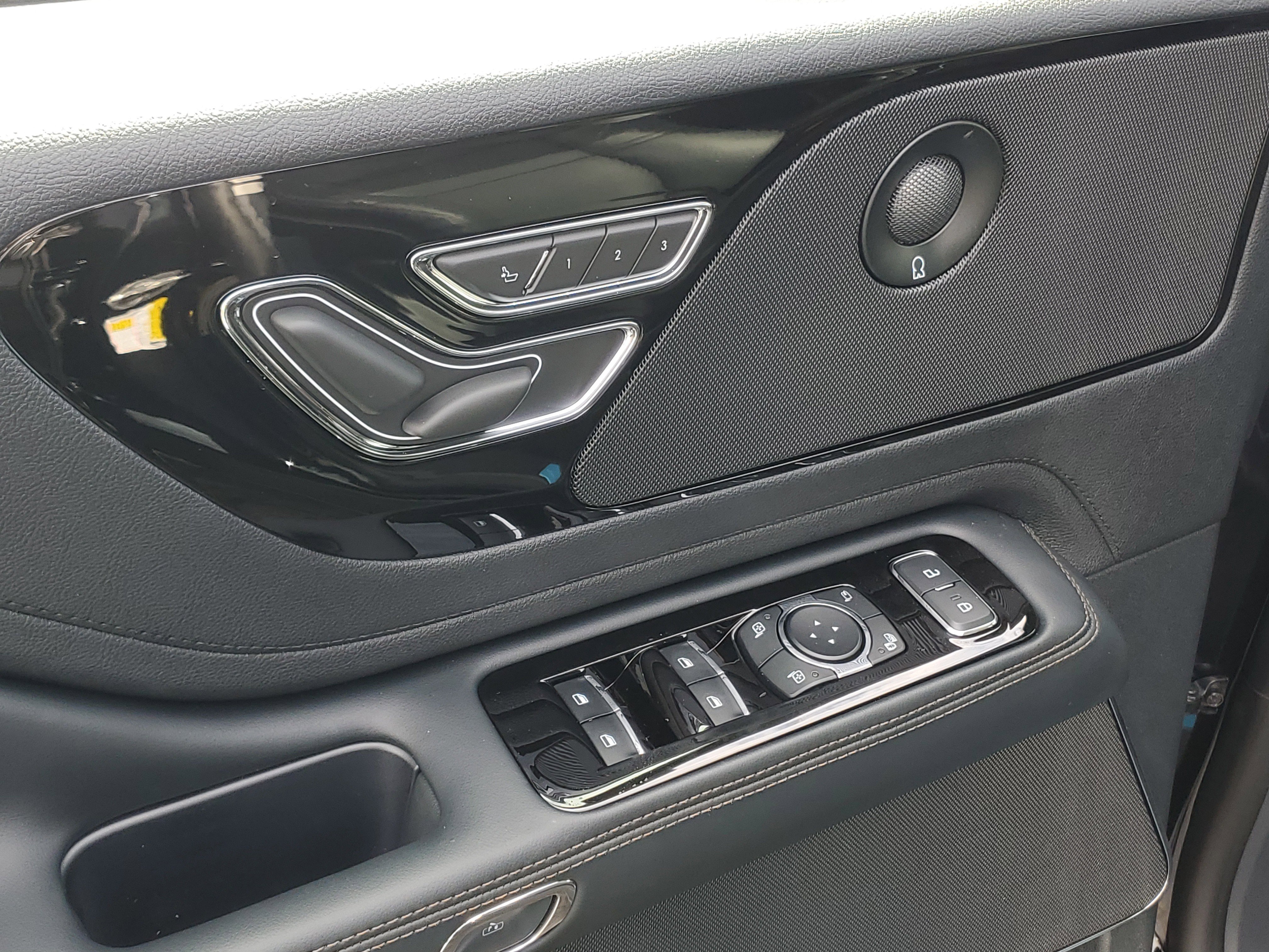 New 2026 Lincoln Aviator AWD image 9