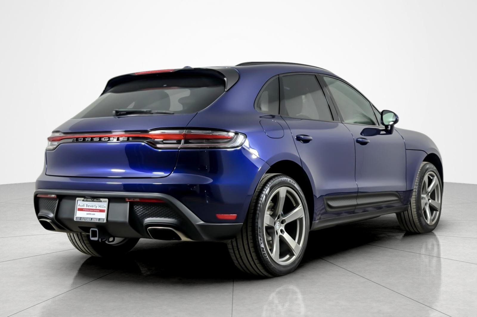 Used 2023 Porsche Macan AWD/4WD image 5