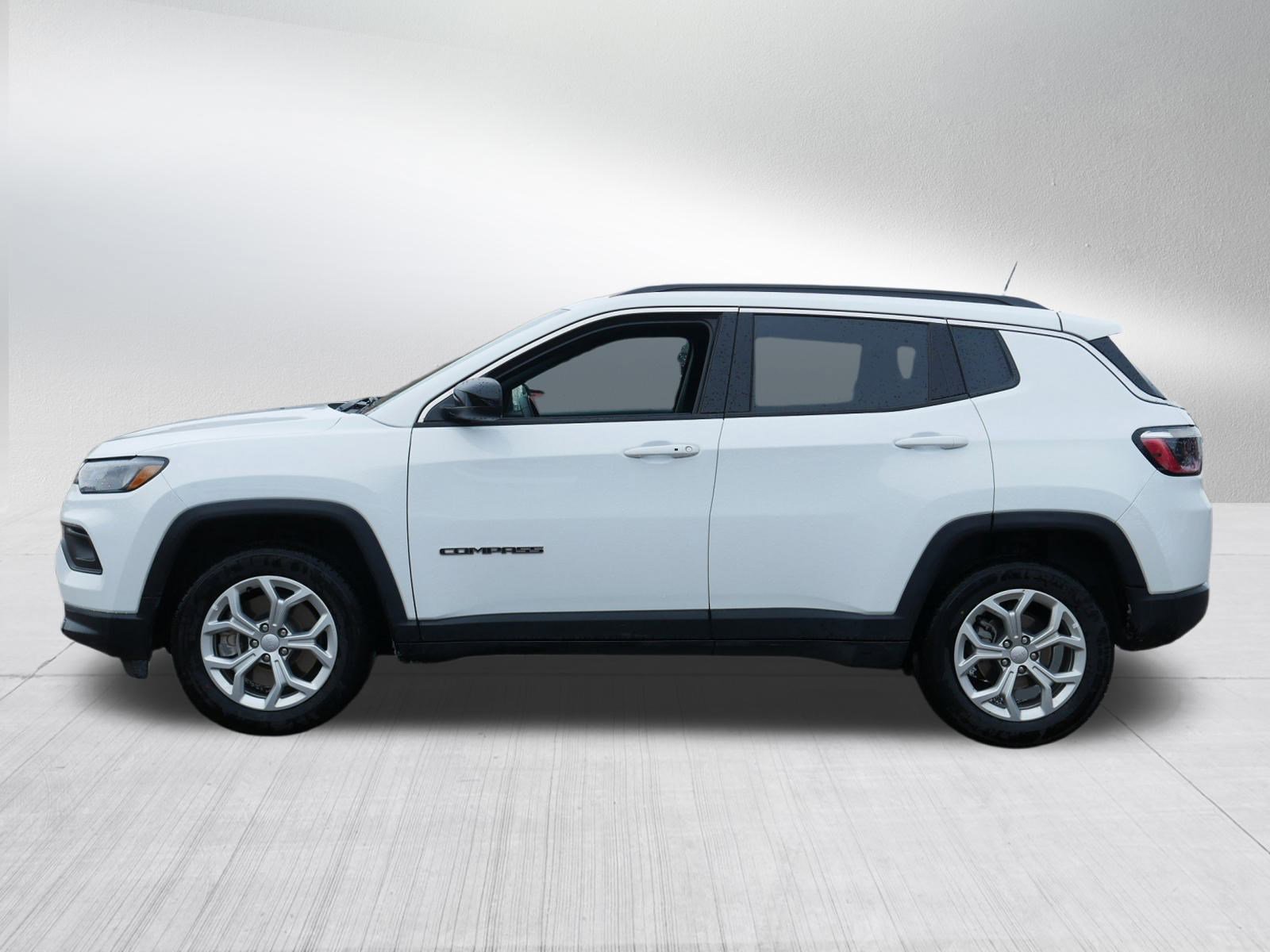 Certified 2024 Jeep Compass Latitude image 4