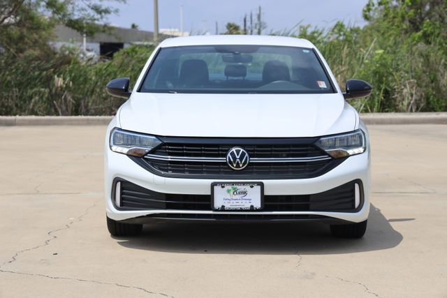 Used 2023 Volkswagen Jetta Sport FWD image 2