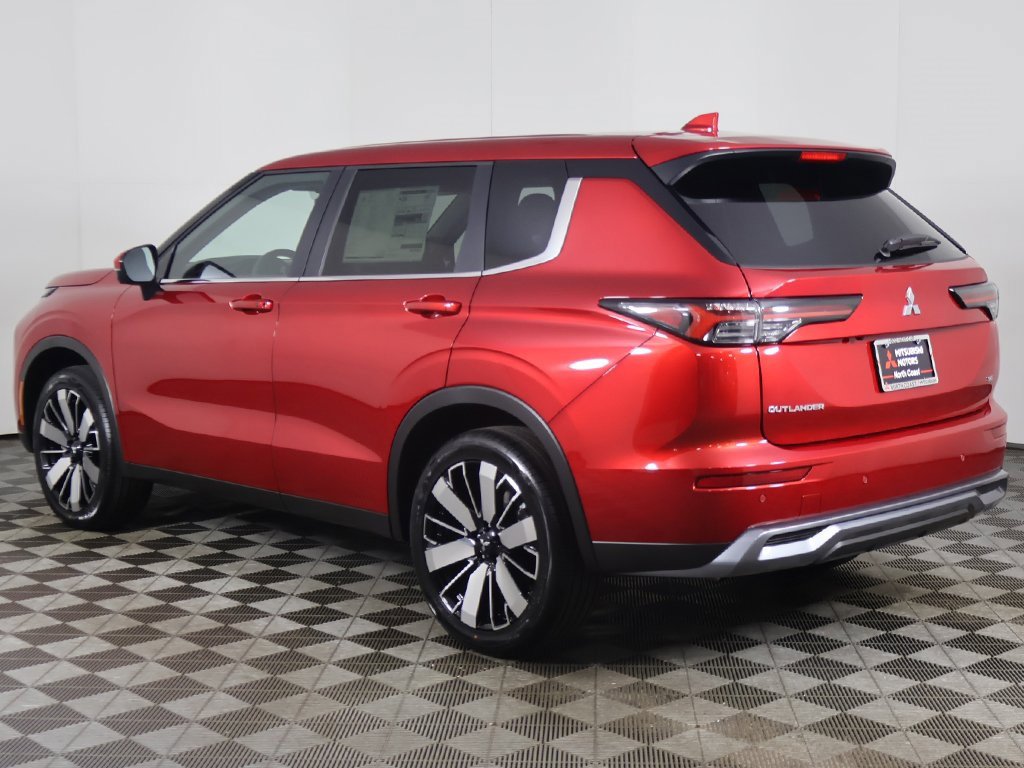 New 2025 Mitsubishi Outlander SE image 11