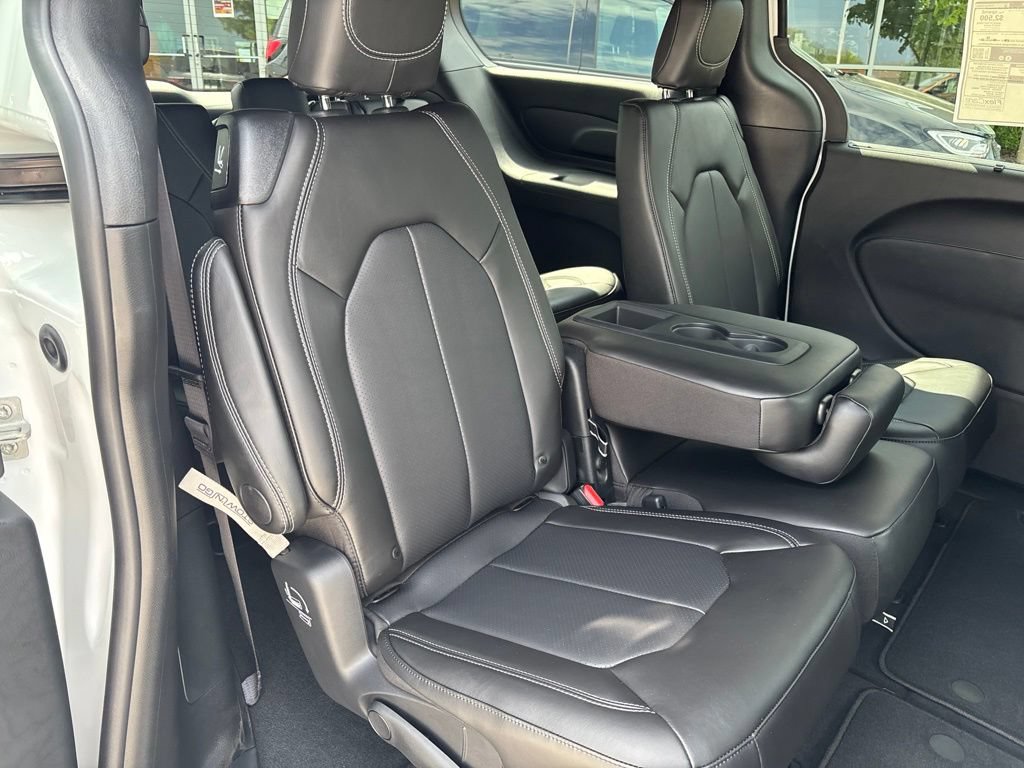 New 2027 Chrysler Pacifica Select FWD image 21