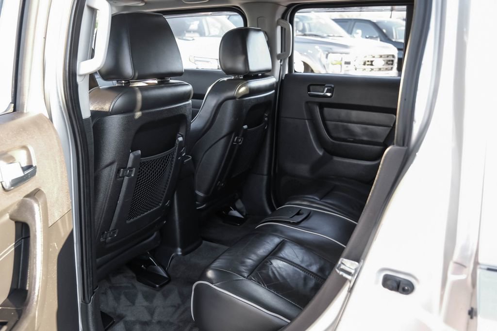 Used 2010 HUMMER H3 Luxury w/ Appearance Package image 40