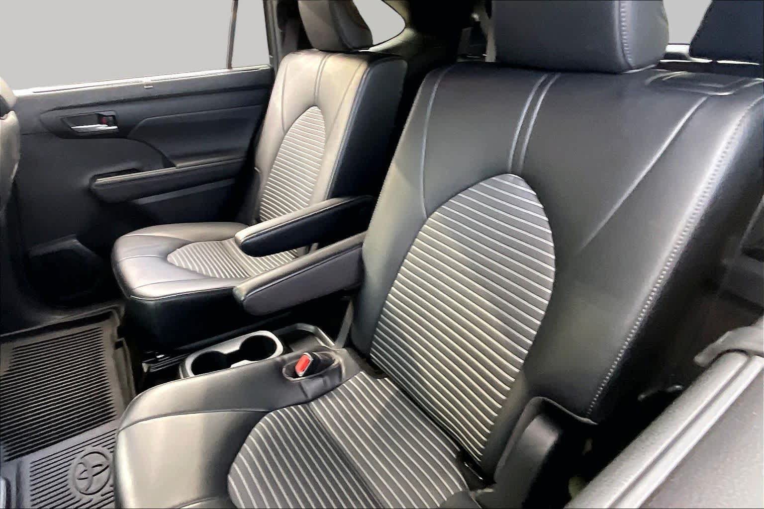 Used 2023 Toyota Highlander XSE FWD image 21