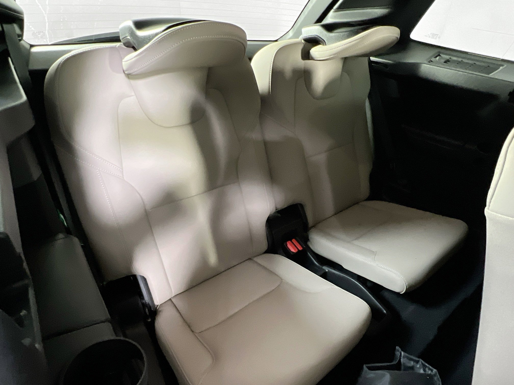 Used 2025 Volvo XC90 T8 Plus w/ Protection Package Premier image 27