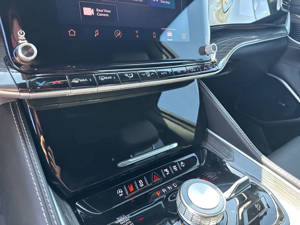 Used 2022 Jeep Wagoneer Series III w/ Premium Group I image 39