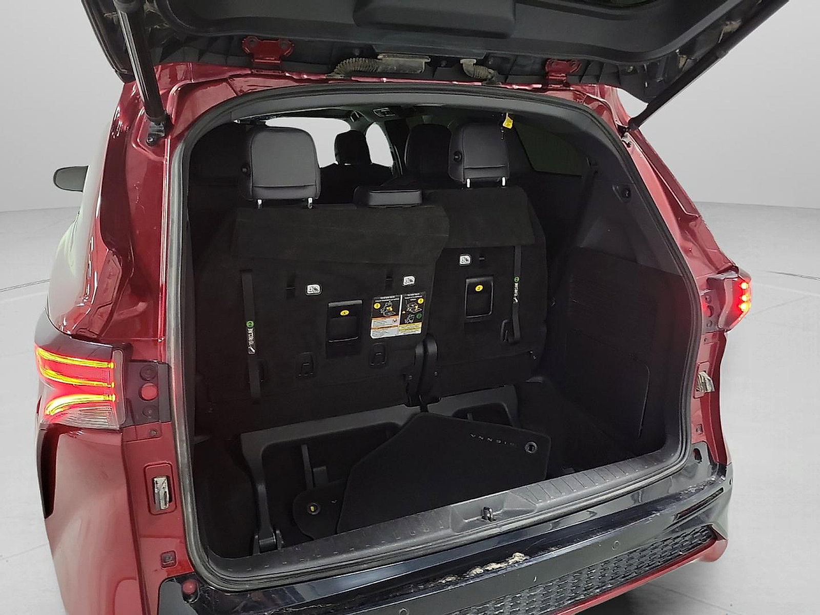 Used 2021 Toyota Sienna XSE AWD/4WD image 7