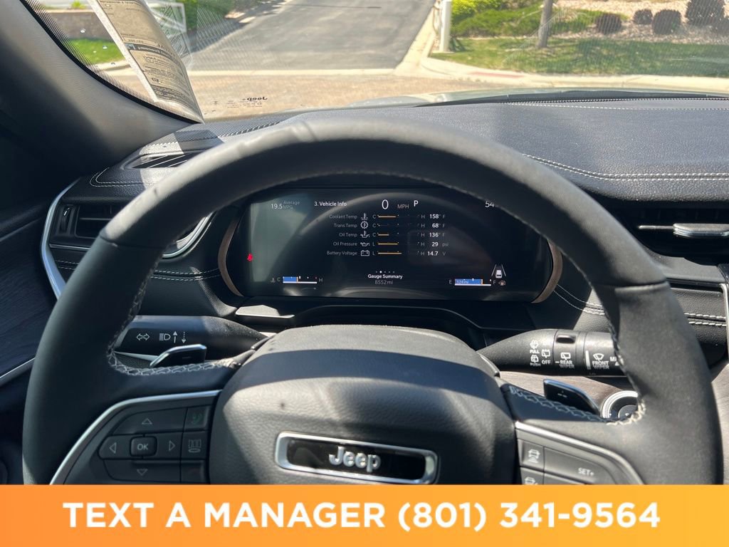 Used 2025 Jeep Grand Cherokee Limited w/ Black Appearance Package image 15