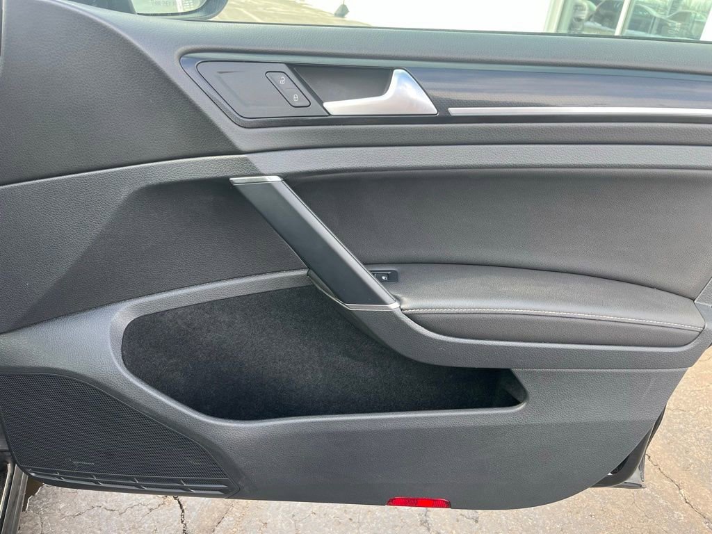 Used 2017 Volkswagen Golf R 4-Door image 32