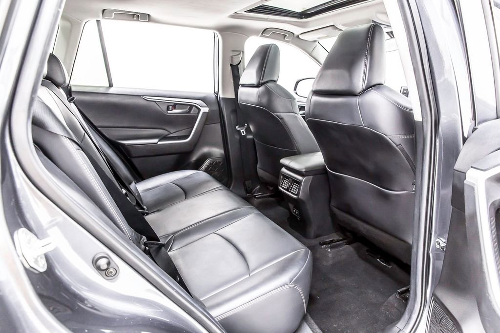 Used 2020 Toyota RAV4 XLE Premium FWD image 33