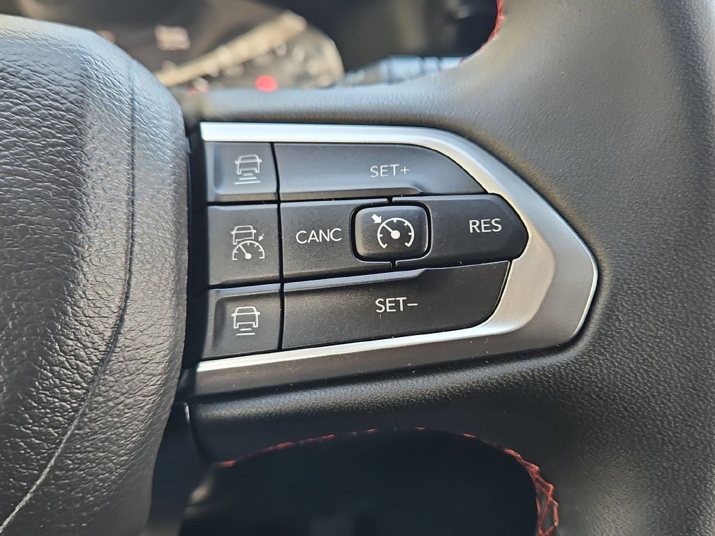 Used 2025 Jeep Compass Trailhawk AWD/4WD image 22