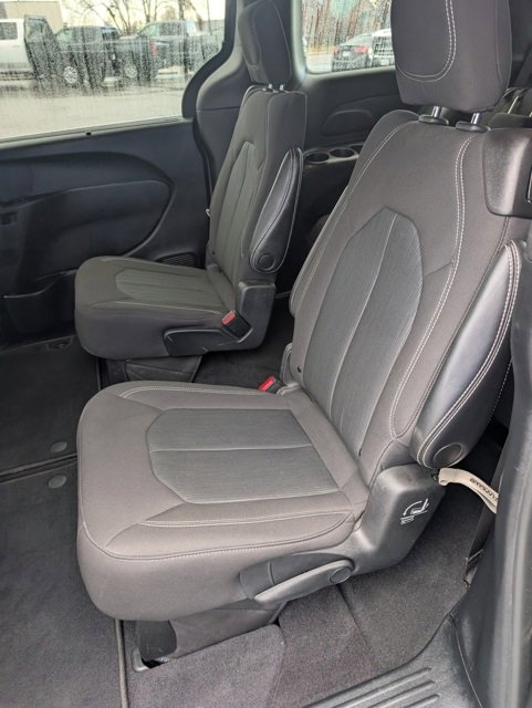 Used 2022 Chrysler Pacifica Touring image 24