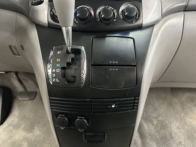 Used 2007 Toyota Sienna LE FWD image 21