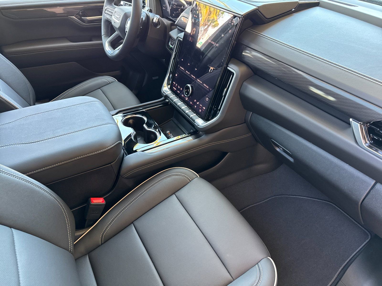 New 2026 GMC Yukon XL Elevation w/ Elevation Premium Package AWD/4WD image 18