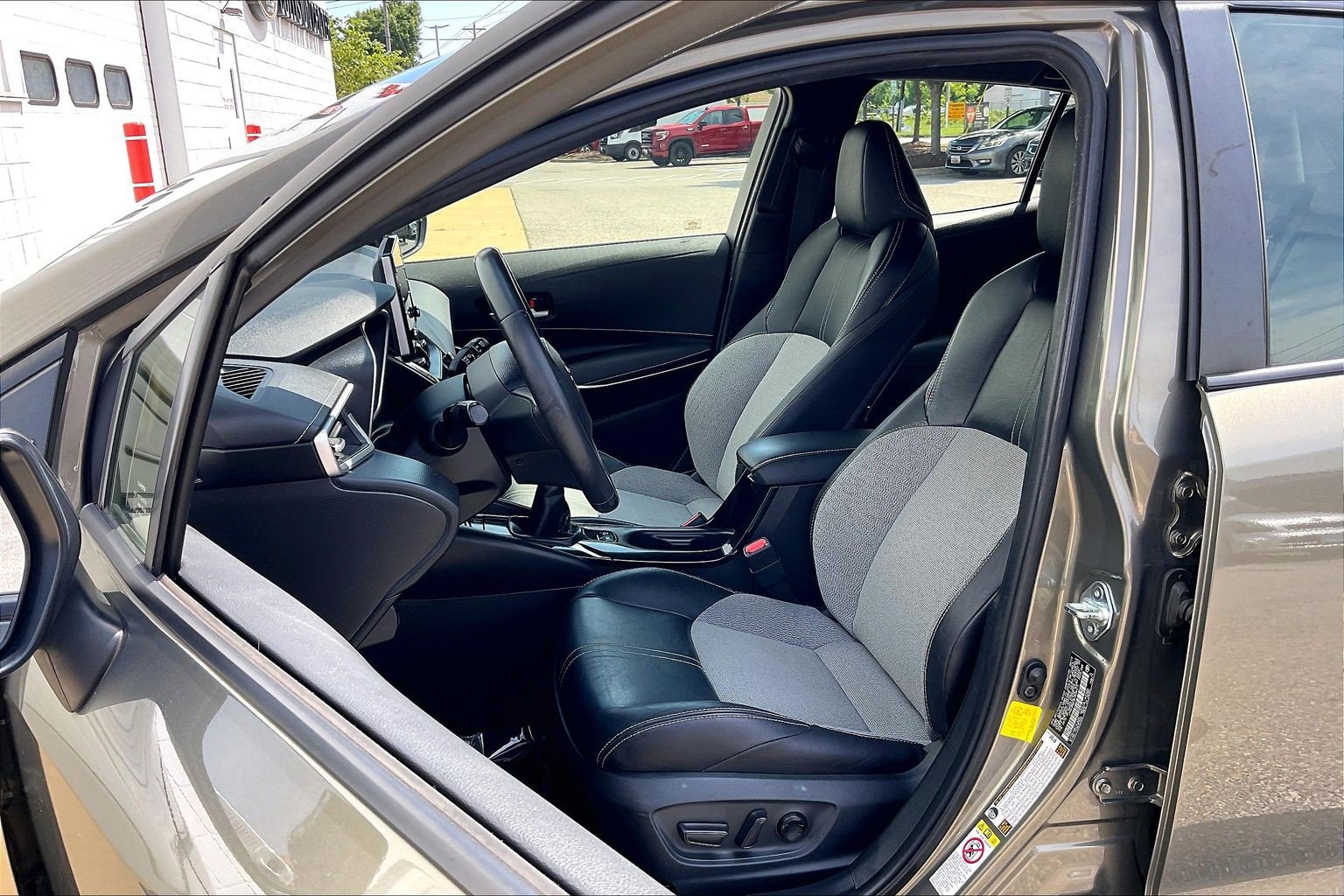 Used 2019 Toyota Corolla XSE FWD image 29