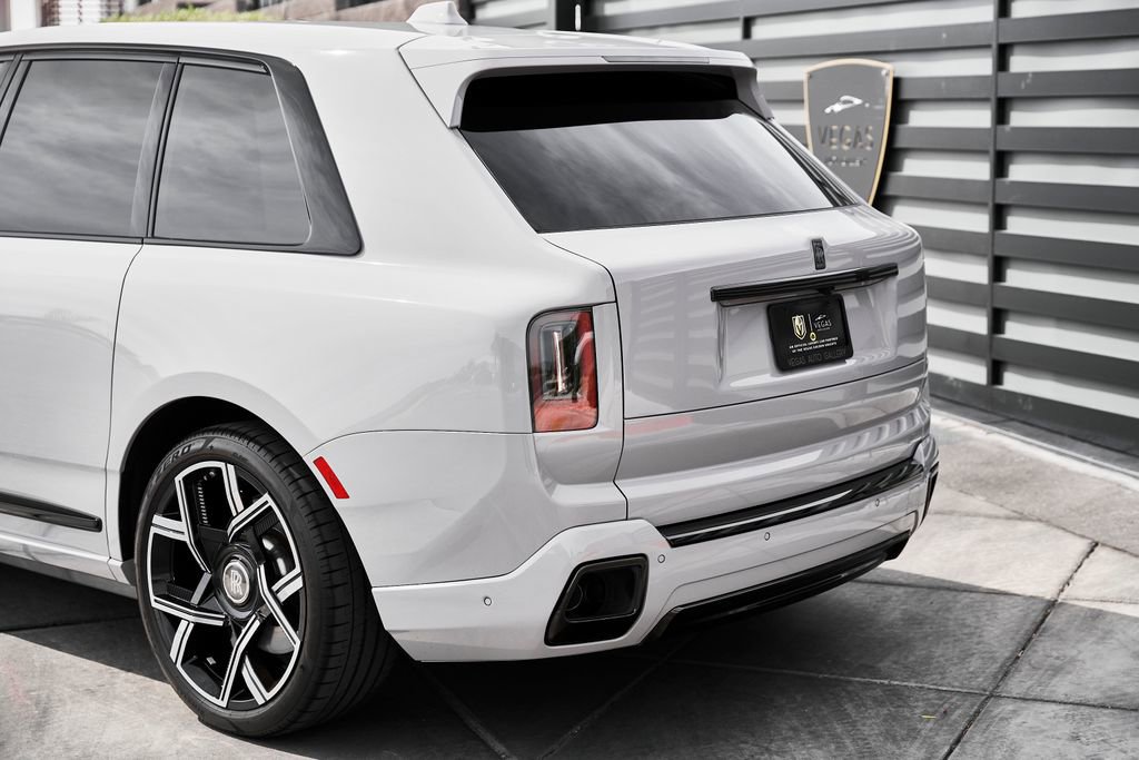 Used 2025 Rolls-Royce Cullinan Black Badge image 11