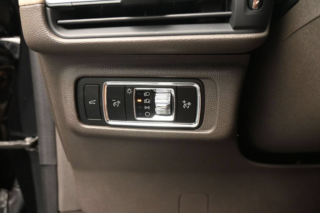 Used 2023 Lincoln Corsair Reserve w/ Equipment Group 201A FWD image 13