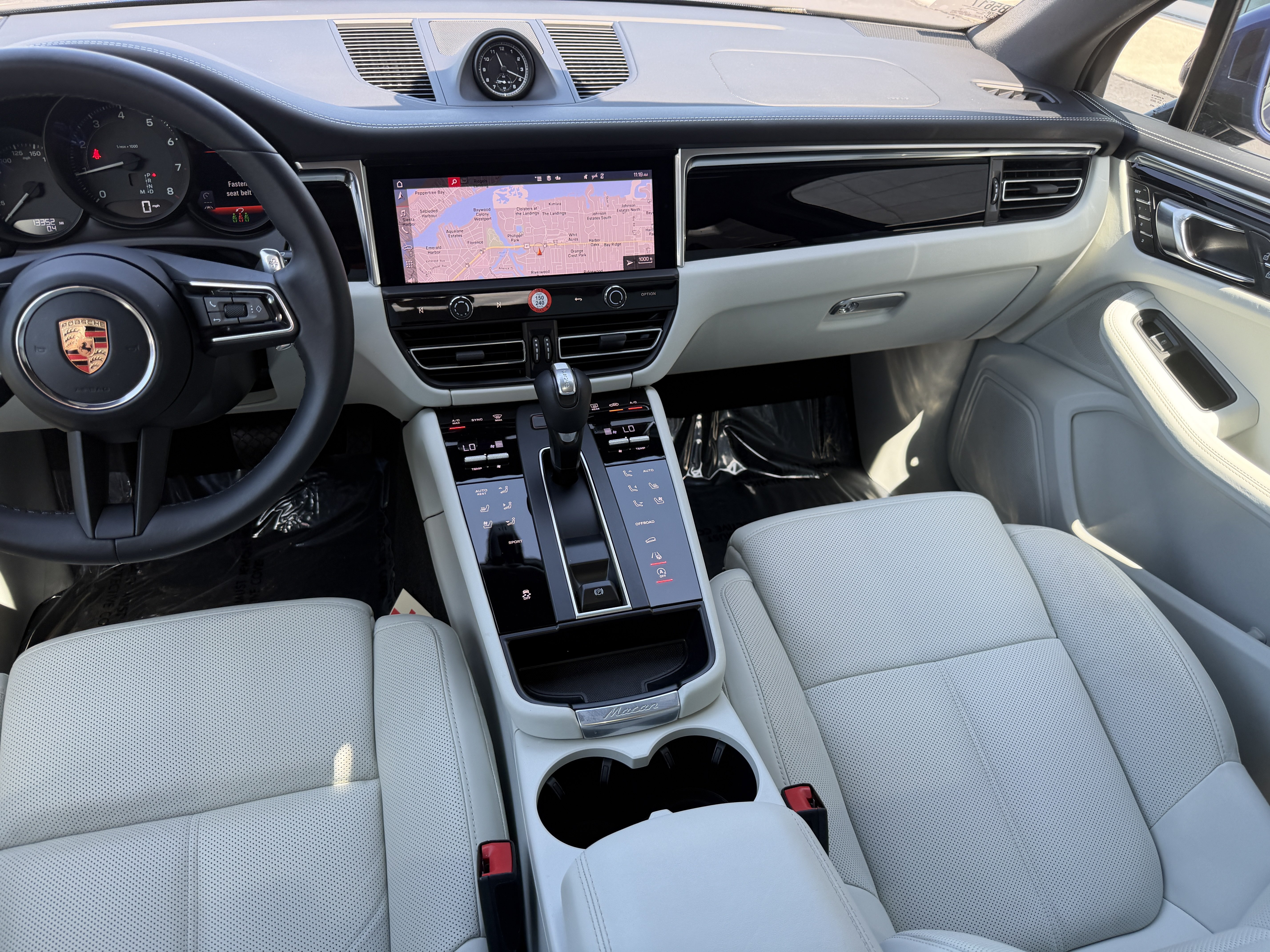 Certified 2023 Porsche Macan AWD/4WD image 24