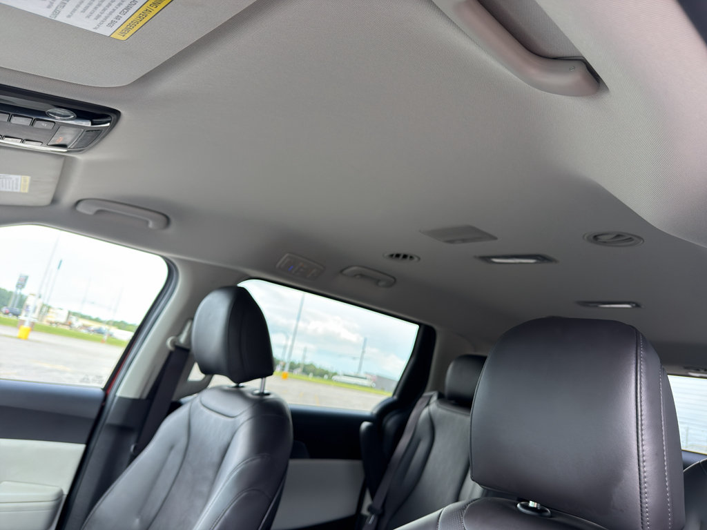 Used 2024 Kia Carnival LX FWD image 15