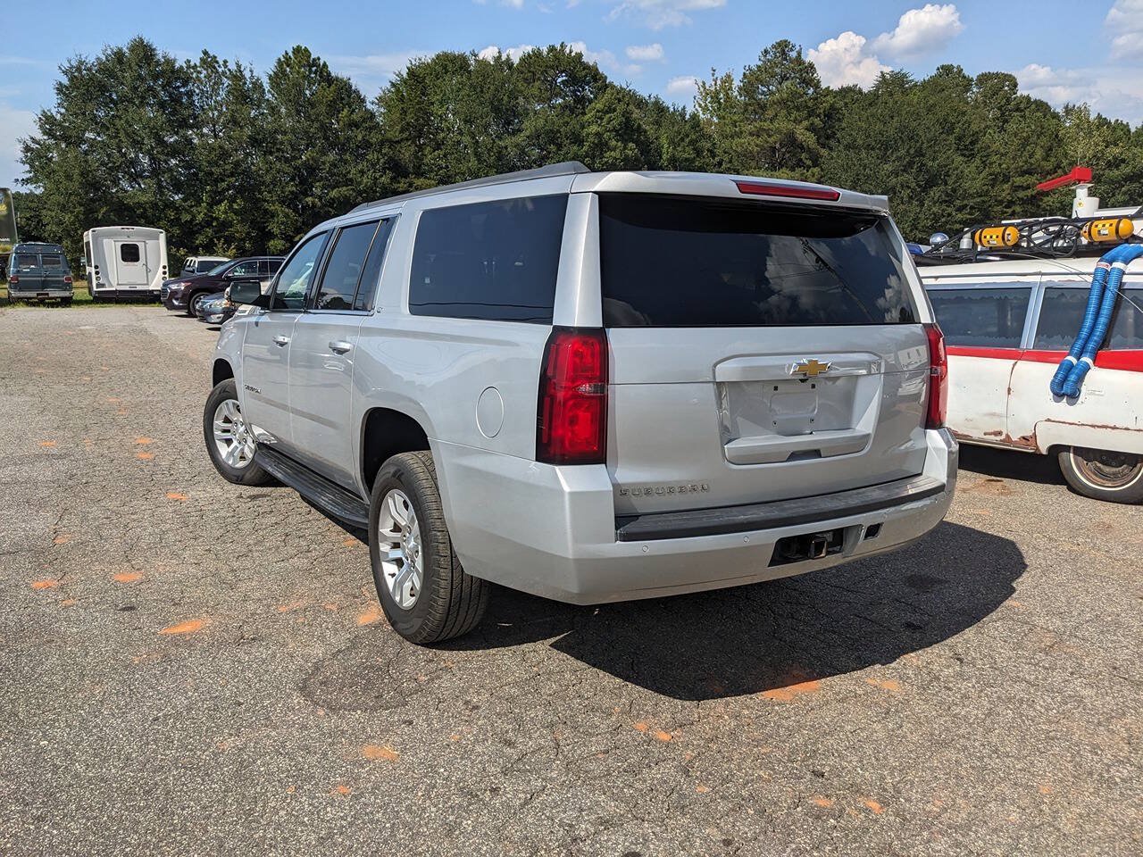 Used 2015 Chevrolet Suburban LT RWD image 2
