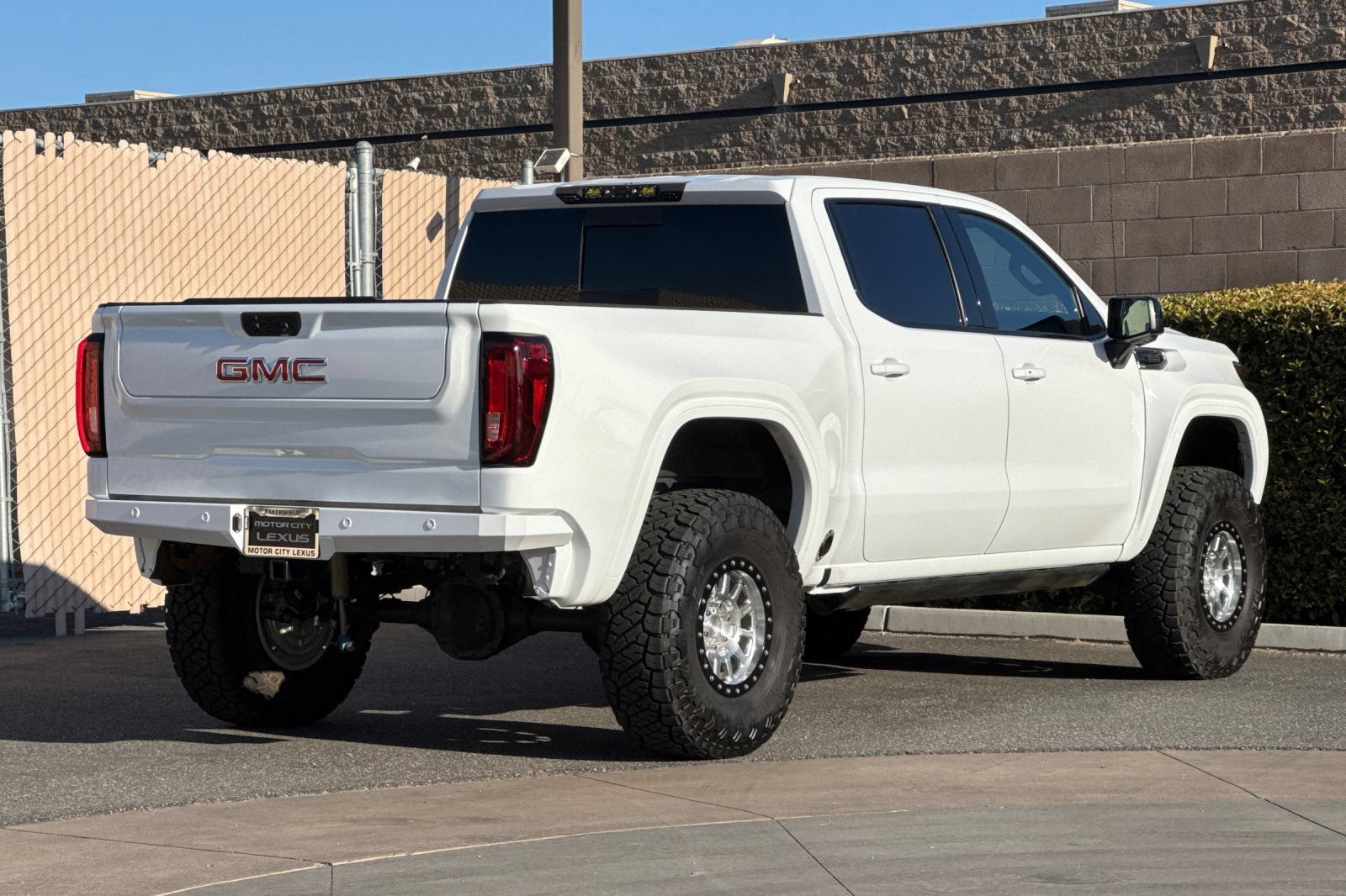 Used 2025 GMC Sierra 1500 AT4 w/ Technology Package AWD/4WD image 4