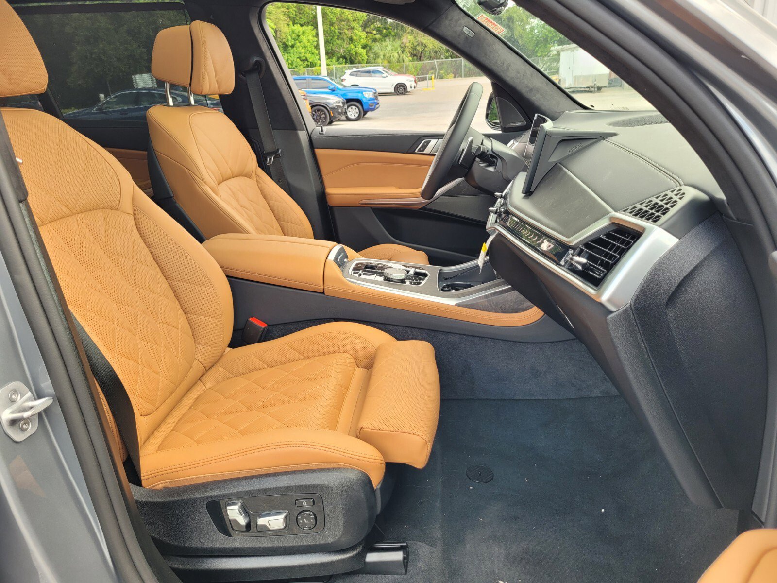 New 2025 BMW X7 xDrive40i w/ M Sport Package image 17