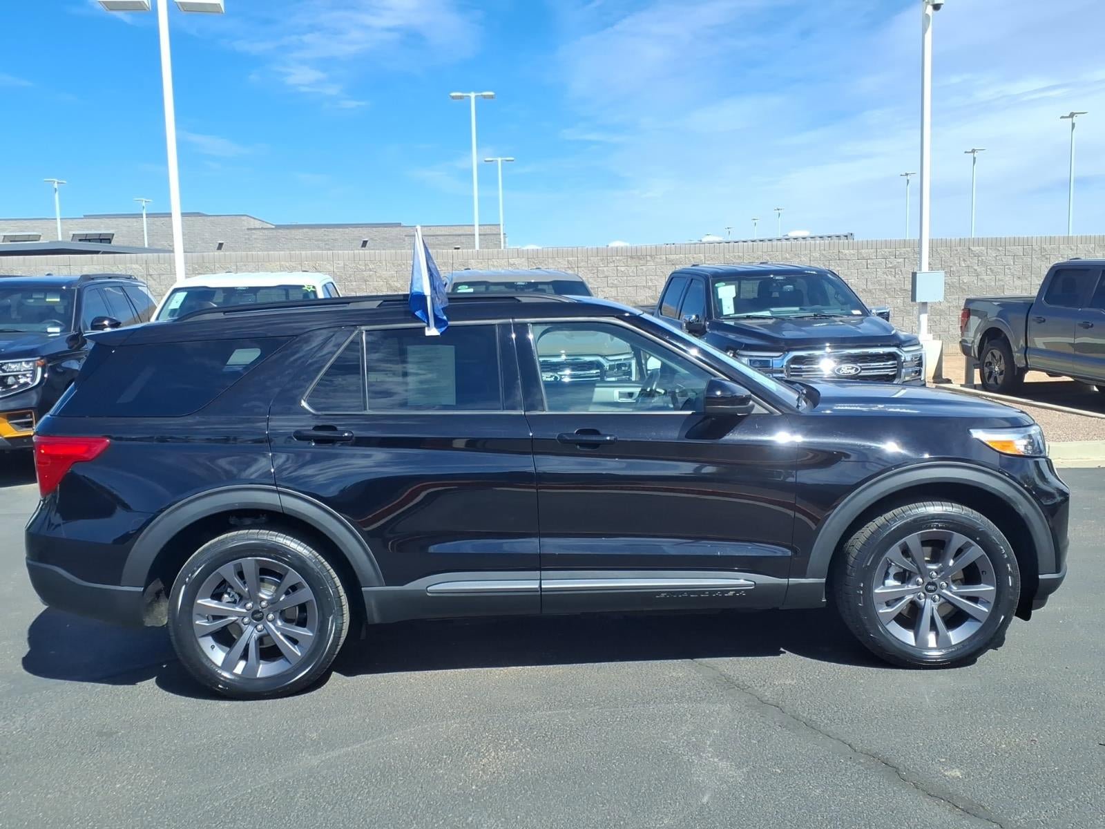 Certified 2022 Ford Explorer XLT w/ Equipment Group 202A AWD/4WD image 3