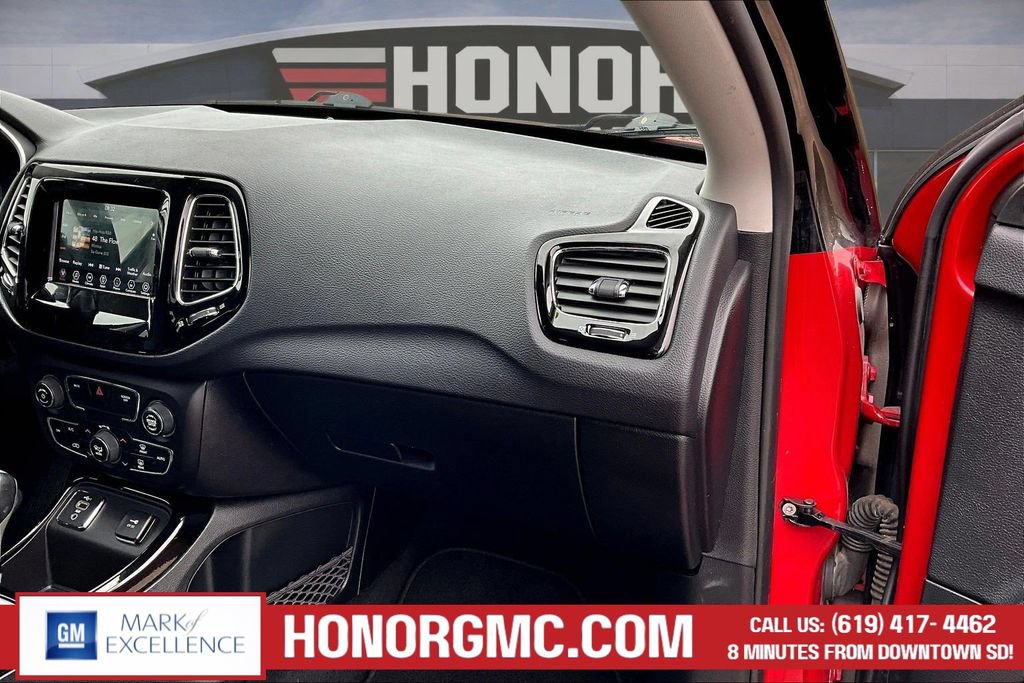 Used 2019 Jeep Compass Latitude FWD image 26
